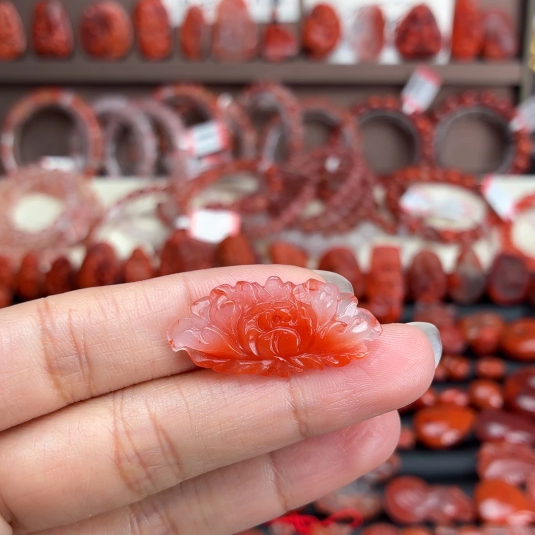 南红玛瑙未镶嵌颈饰牡丹花