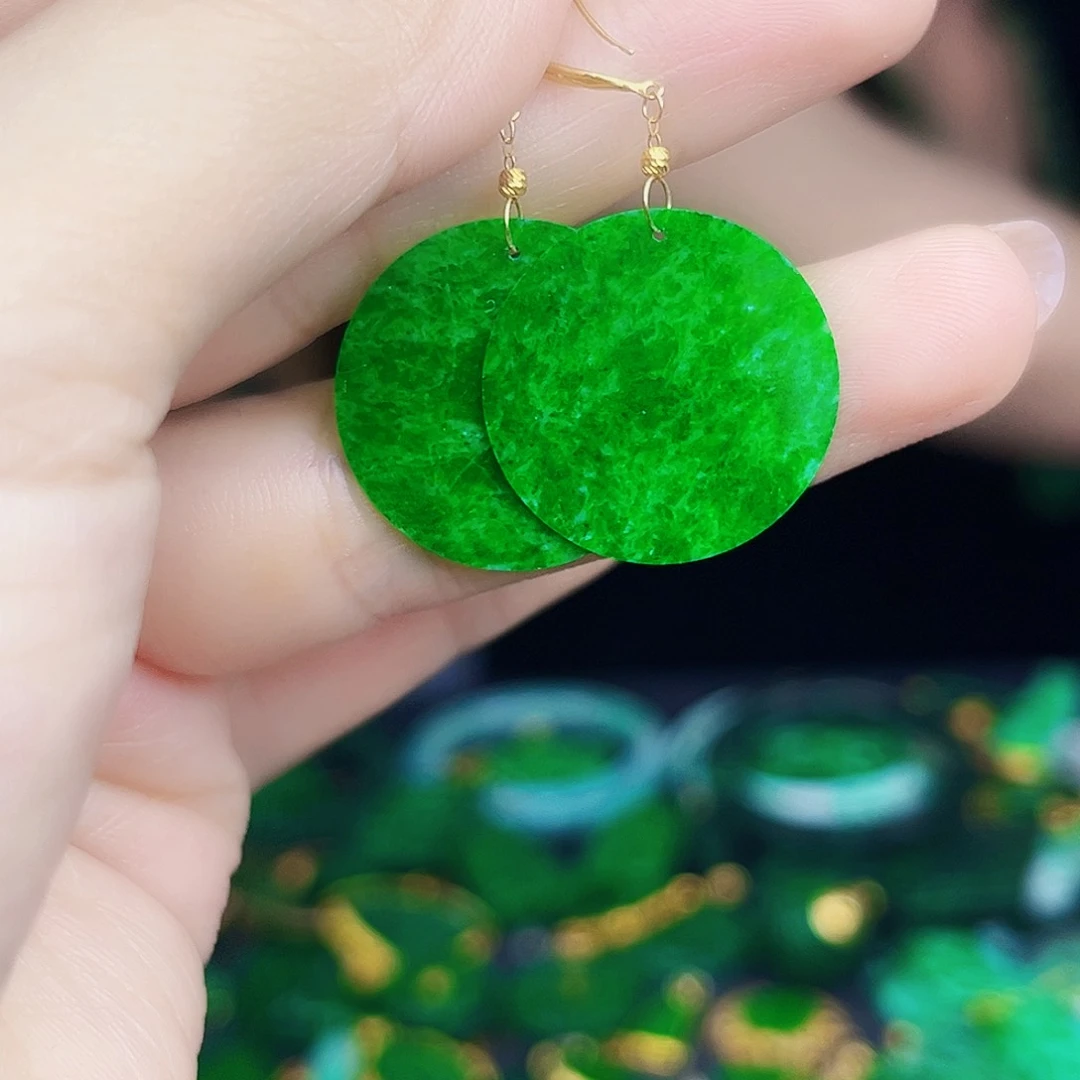 翡翠18K金镶嵌颈饰多样性