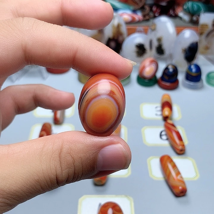 玛瑙/玉髓颈饰未镶嵌棋****?