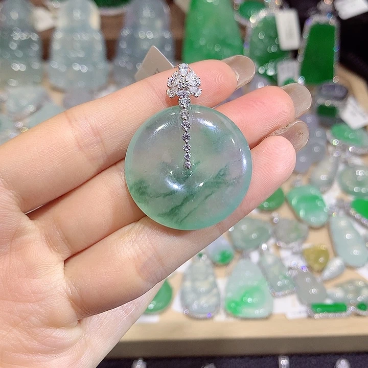 翡翠18K金镶嵌颈饰kou