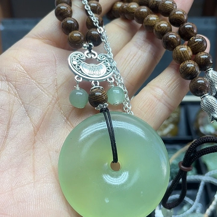 未镶嵌蛇纹石玉颈饰