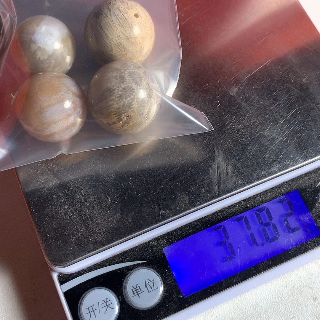 石英质玉颈饰未镶嵌情**钟