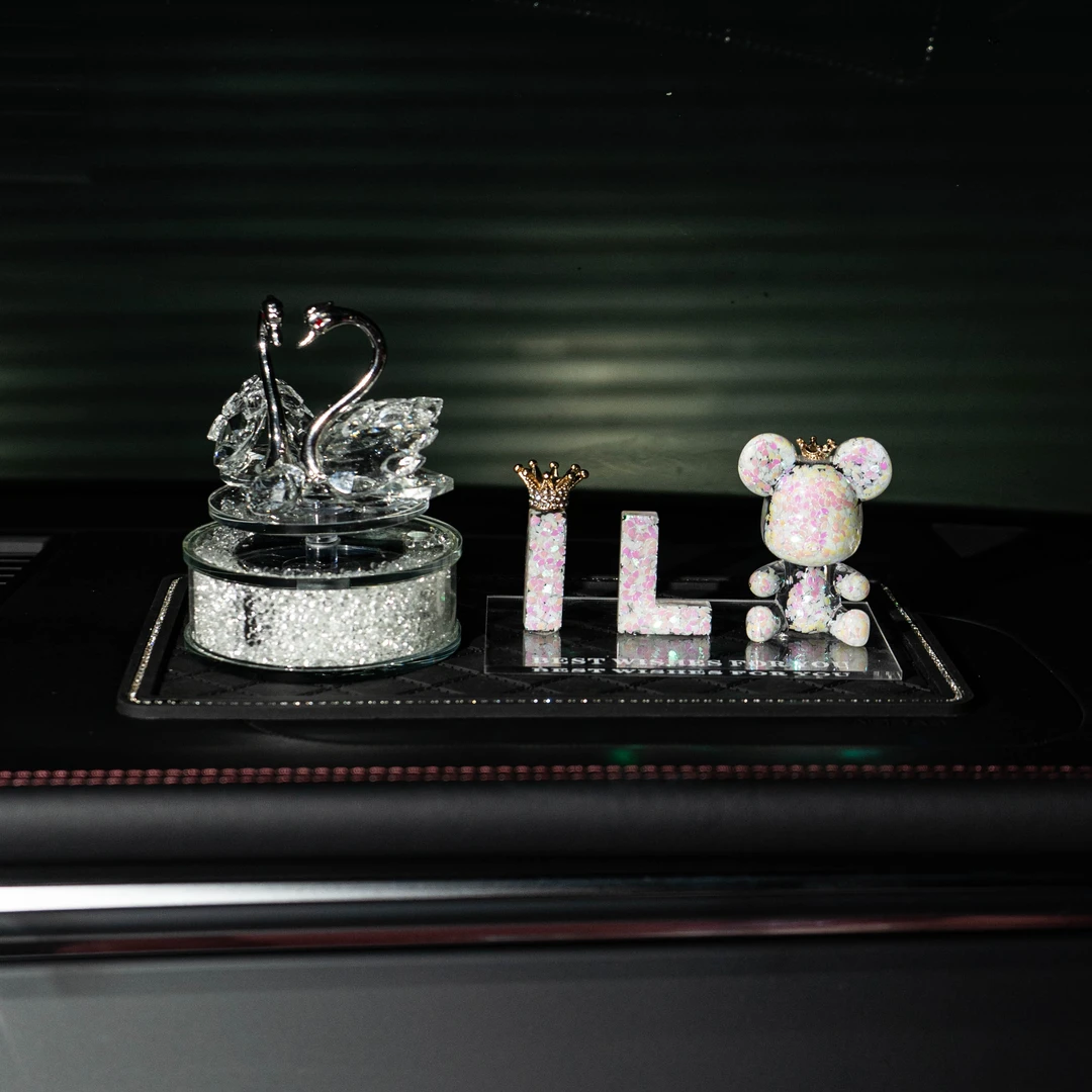 可爱小熊汽车摆件定制姓名首字母创意中控台车载内摆台内装饰用品