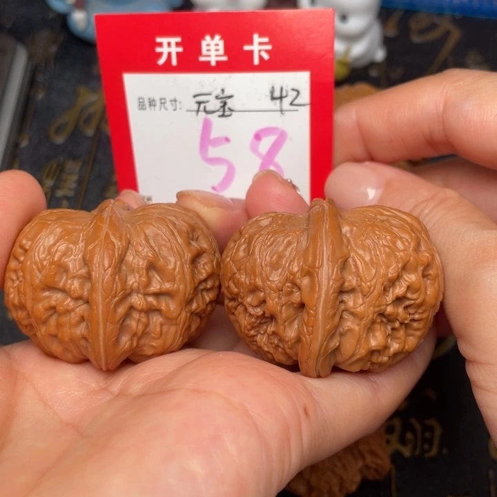 吊坠桃核文玩了吗