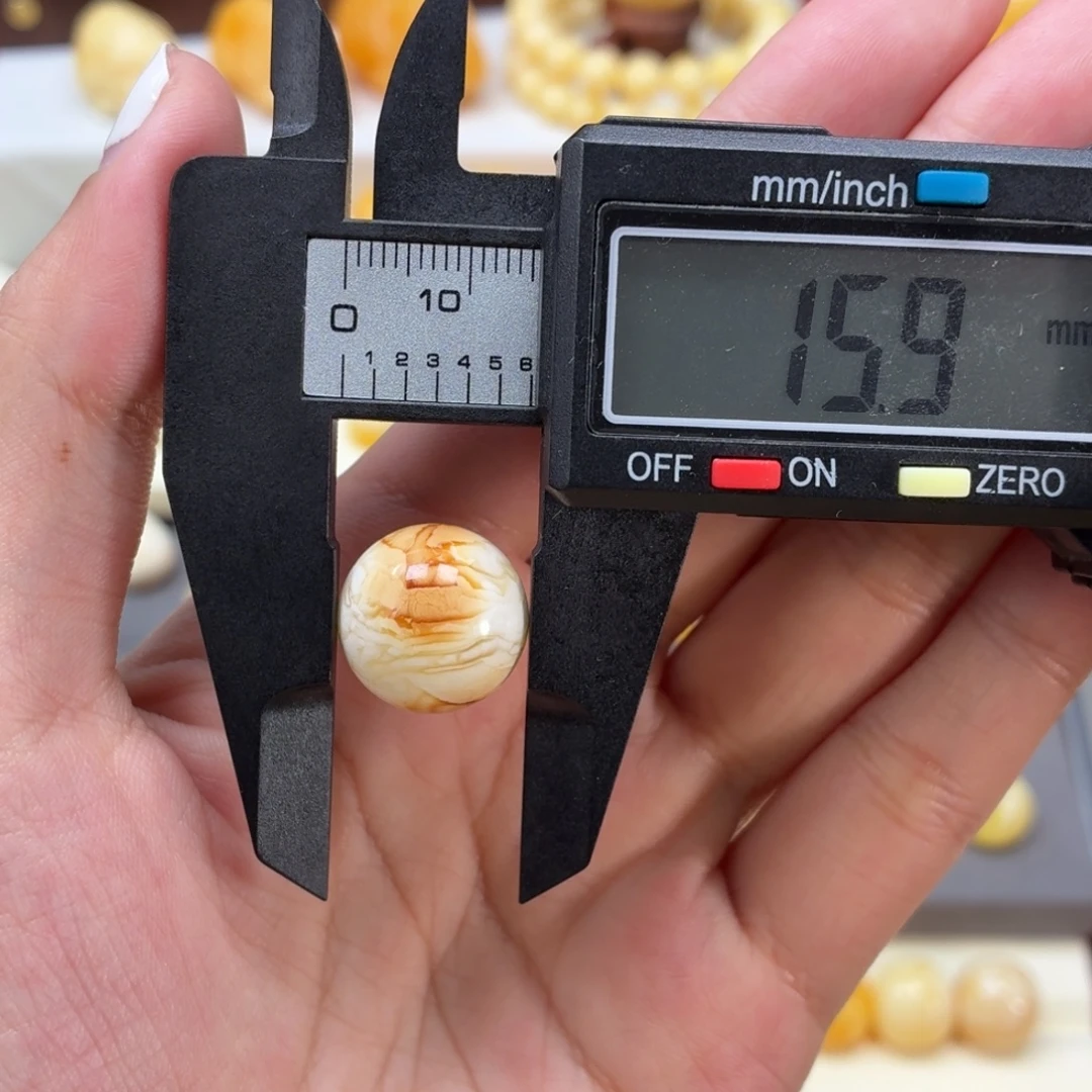 琥珀未镶嵌珠宝奇石乌料沁白虎皮纹圆珠15.9mm