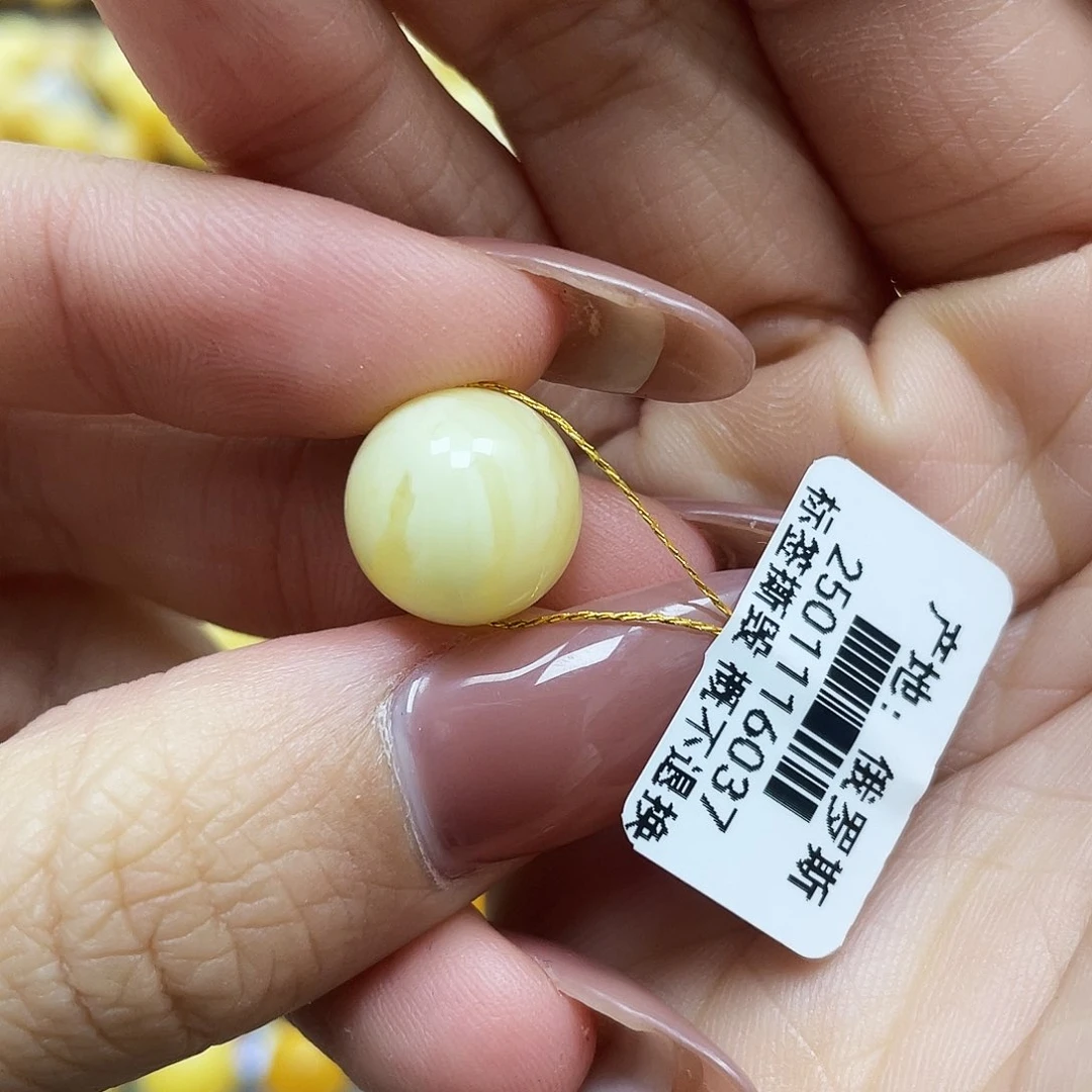 琥珀珠宝奇石未镶嵌有****歌13mm微微瑕