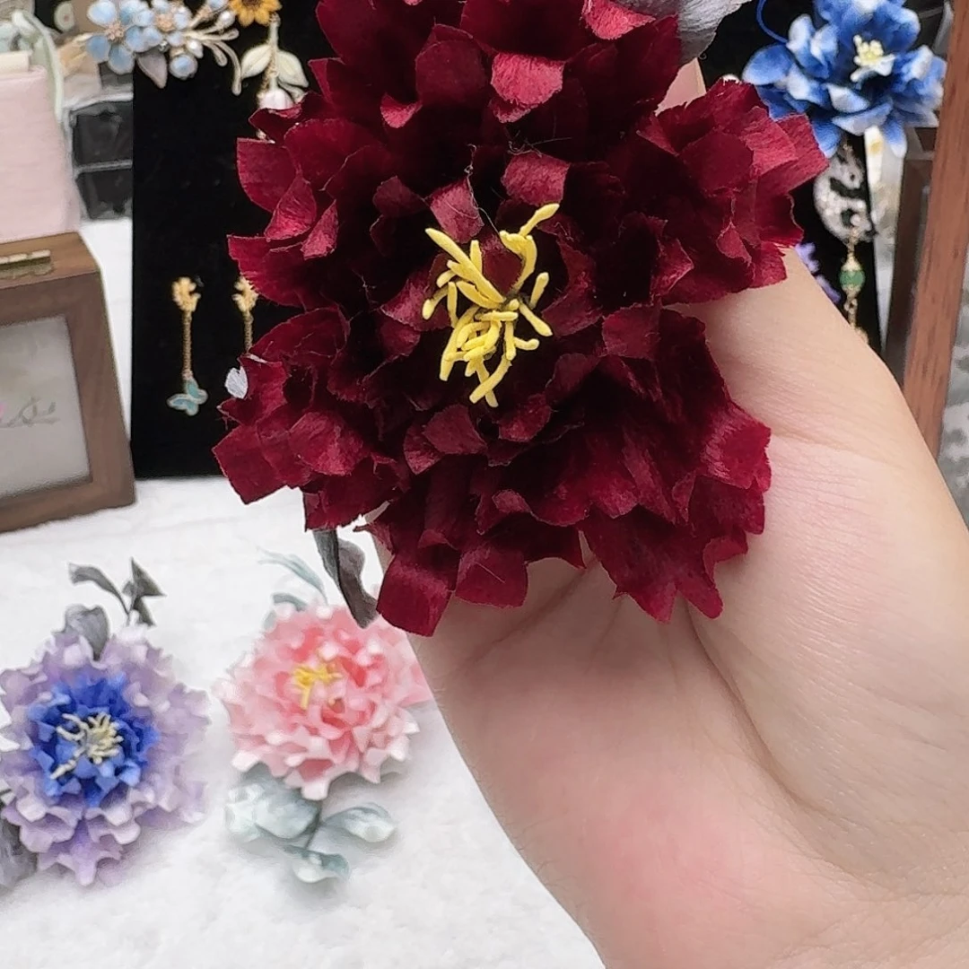 刺绣牡丹花红色真丝