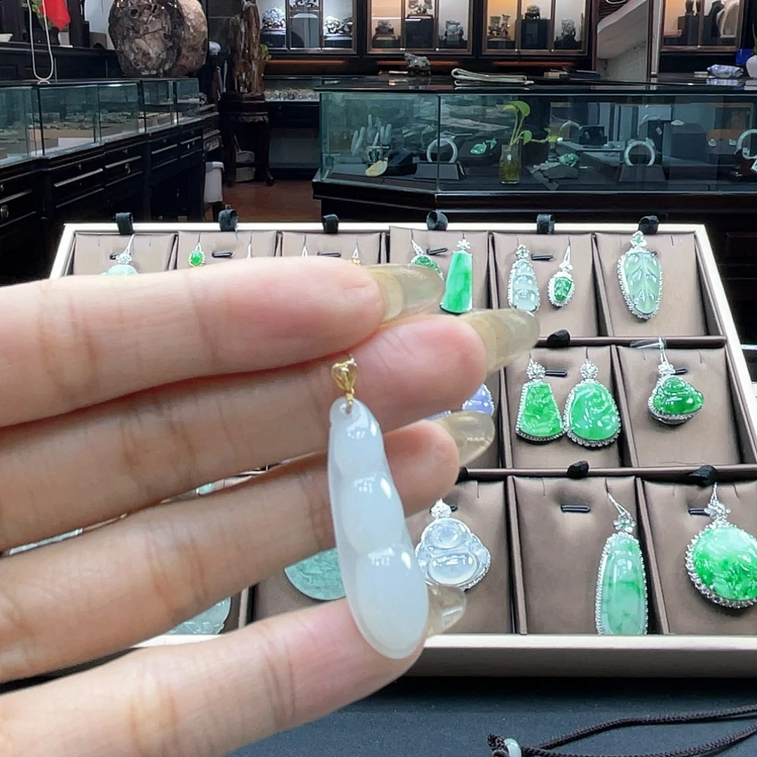 翡翠颈饰18K金镶嵌豆子