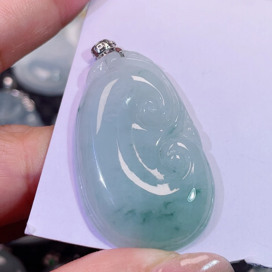 翡翠未镶嵌颈饰如意