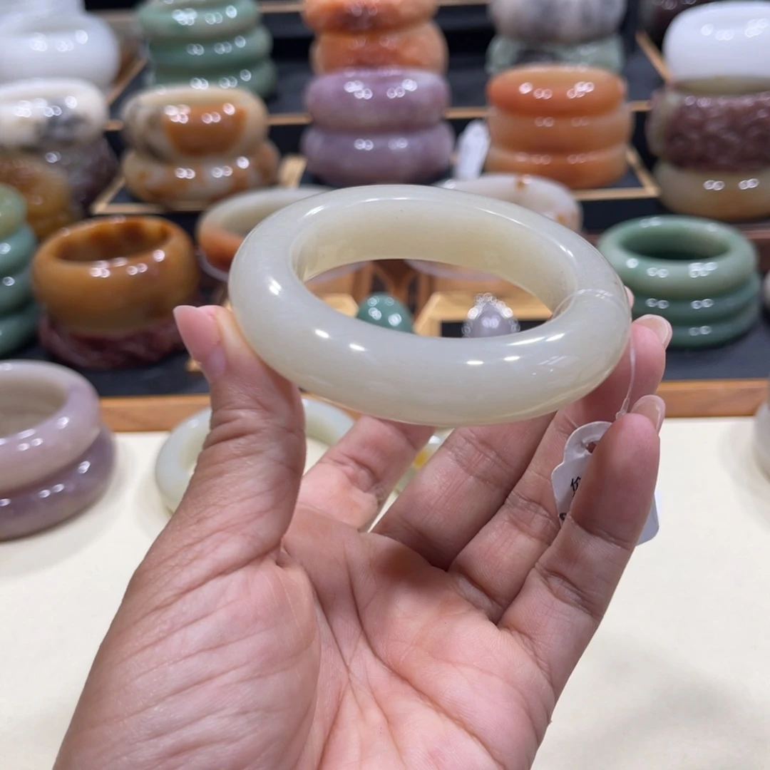 石英岩玉手镯未镶嵌