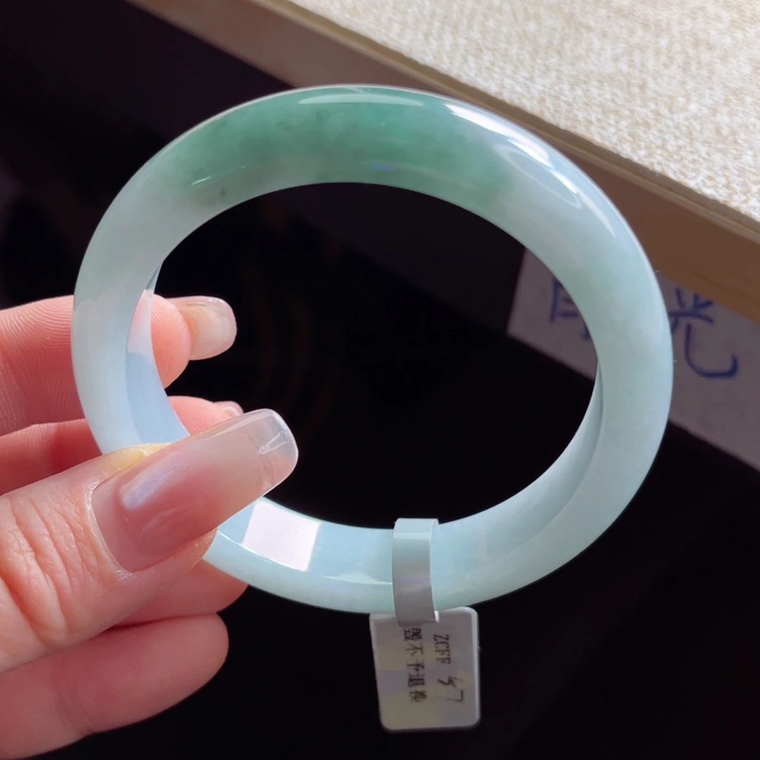 翡翠手镯未镶嵌手镯