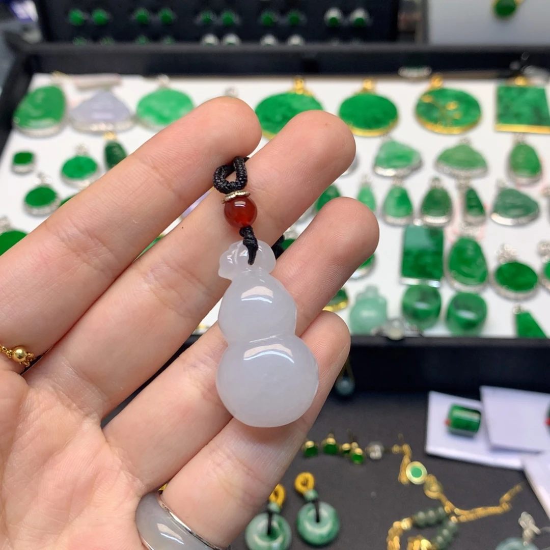 翡翠未镶嵌颈饰有纹裂