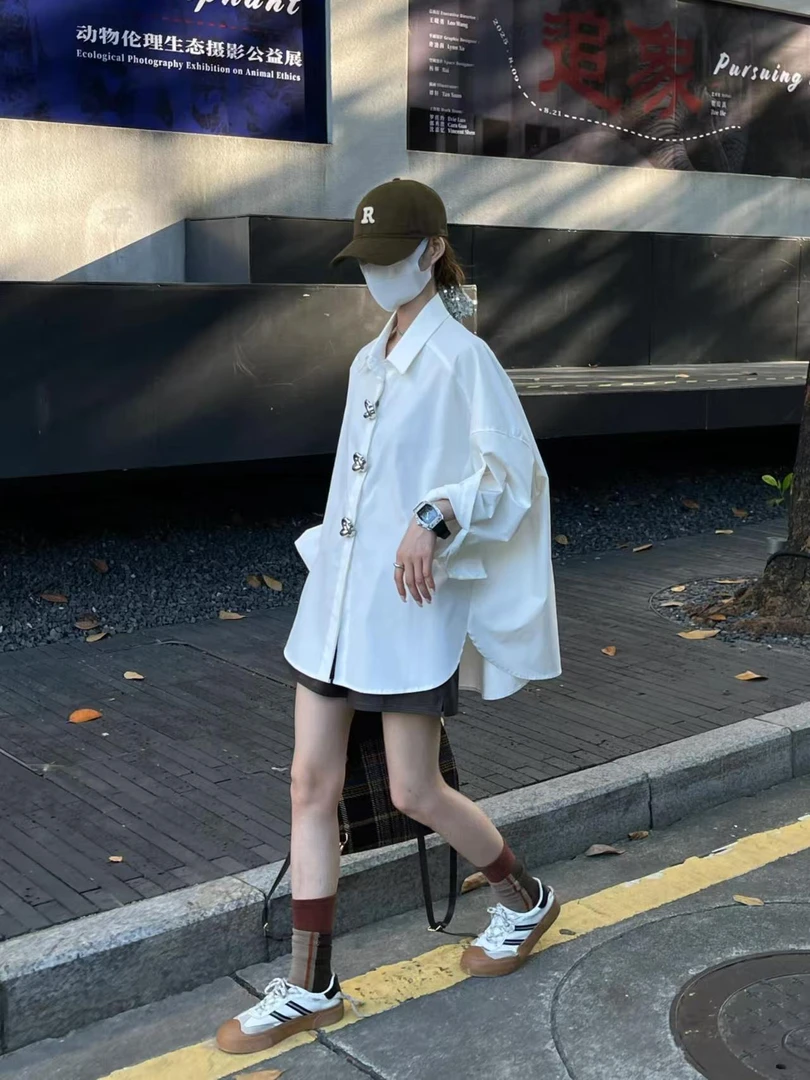 2025秋季新款韩系廓形宽松高级重工金属扣纯白色长袖衬衫上衣