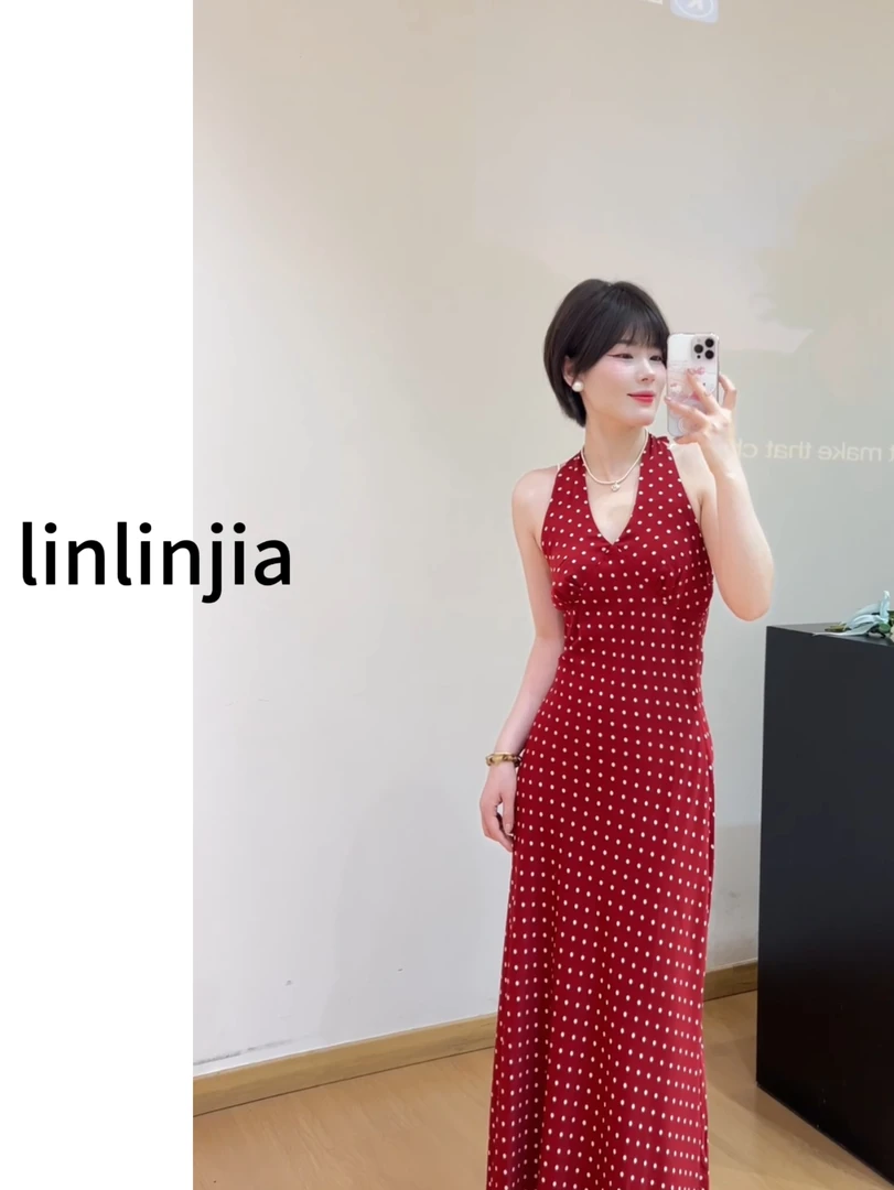 波点吊带长裙 显白
