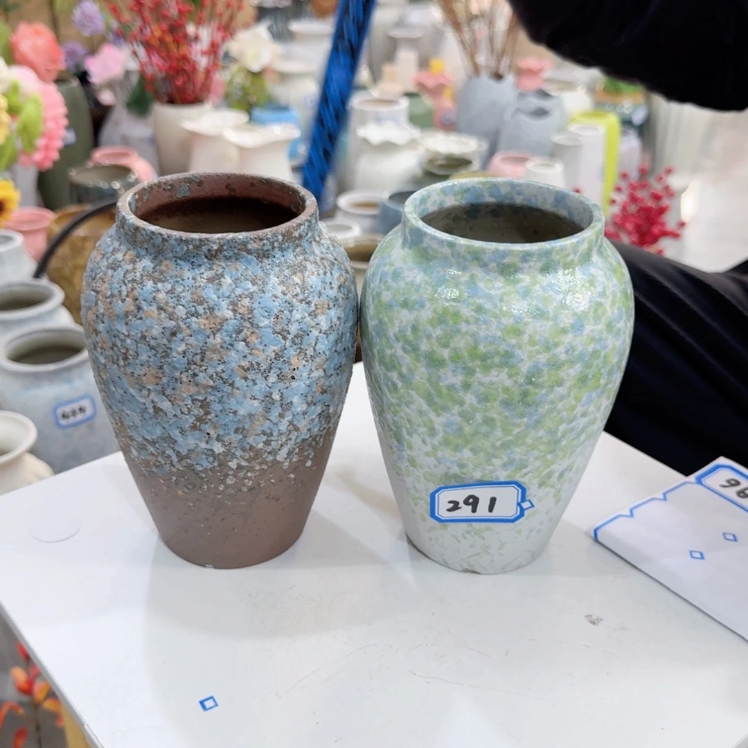291号一对小花瓶高16厘米瑕疵