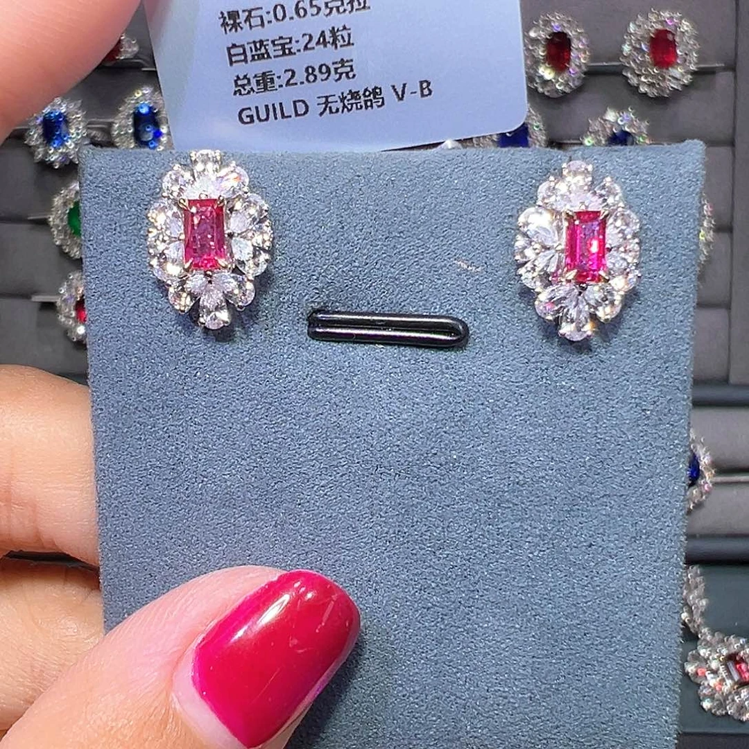 耳饰18K金镶嵌红宝石