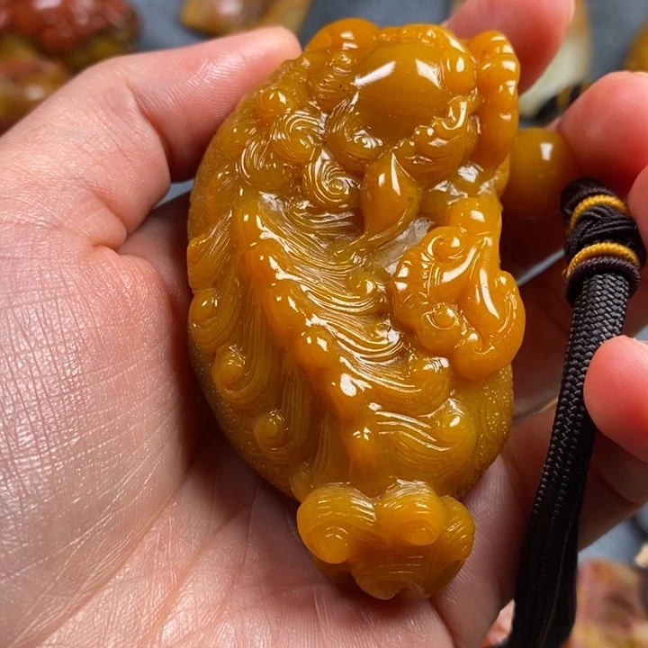 石英质玉（黄龙玉）合金颈饰