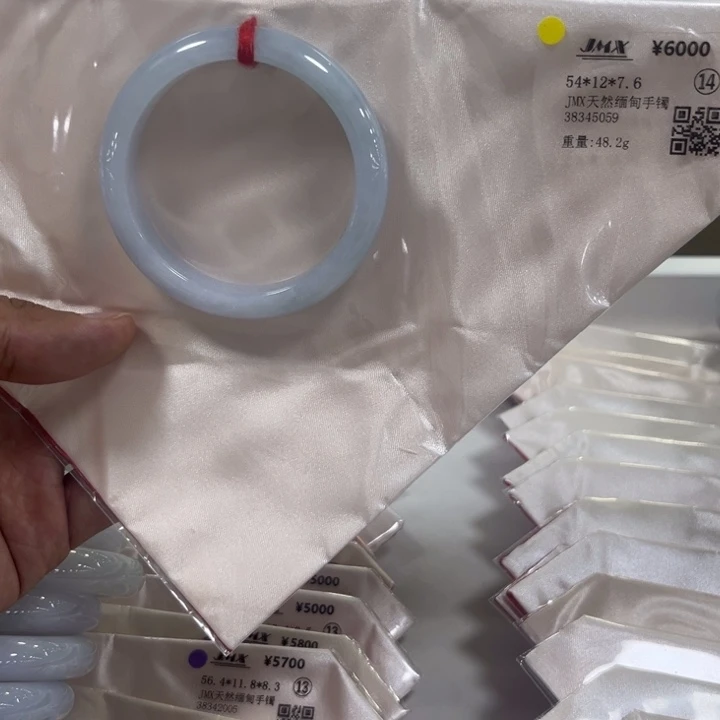 翡翠手镯未镶嵌手镯