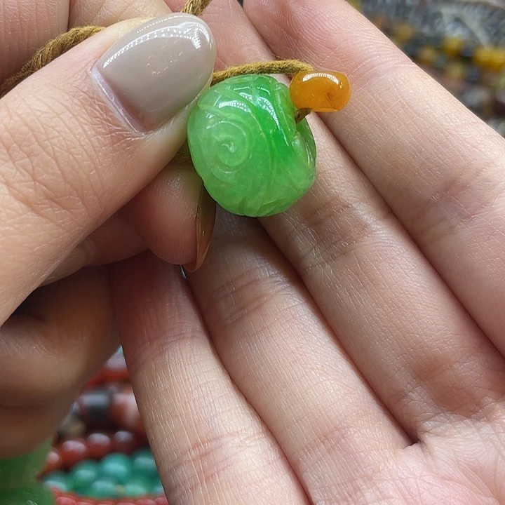 谭***玛瑙/玉髓未镶嵌颈饰