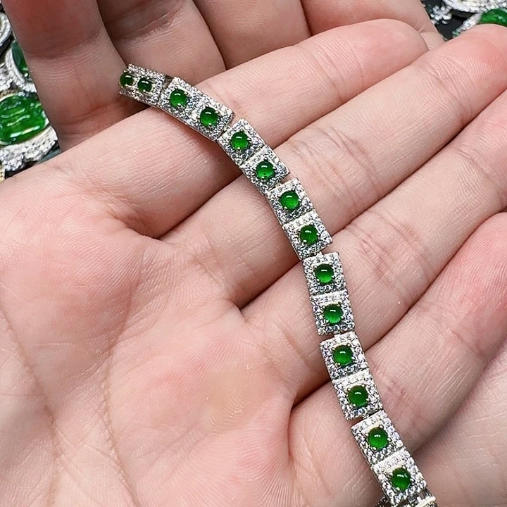 翡翠颈饰未镶嵌天然A货翡翠放漏