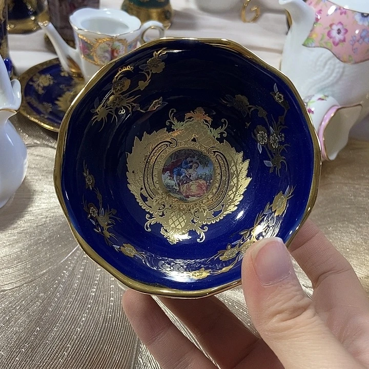 瓷片微瑕2只…………………………………