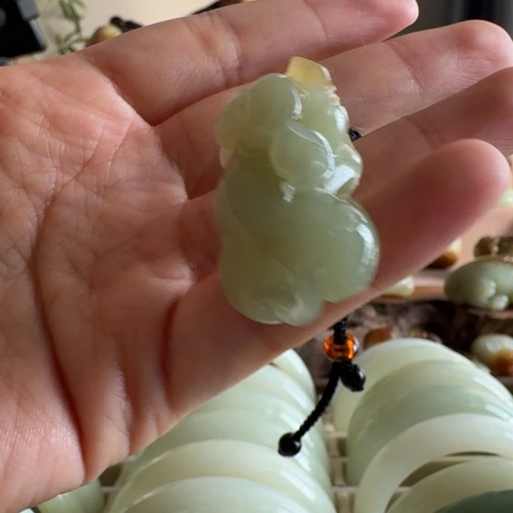 和田玉（糖玉）未镶嵌挂件