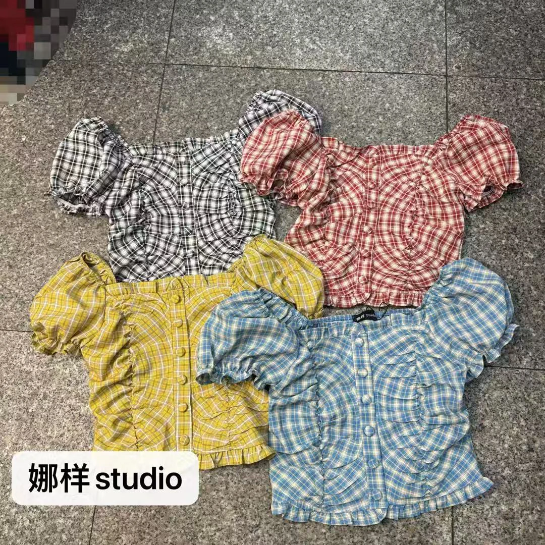 雯雯家 2025夏季新款法式百搭显瘦格子扣子泡泡袖上衣