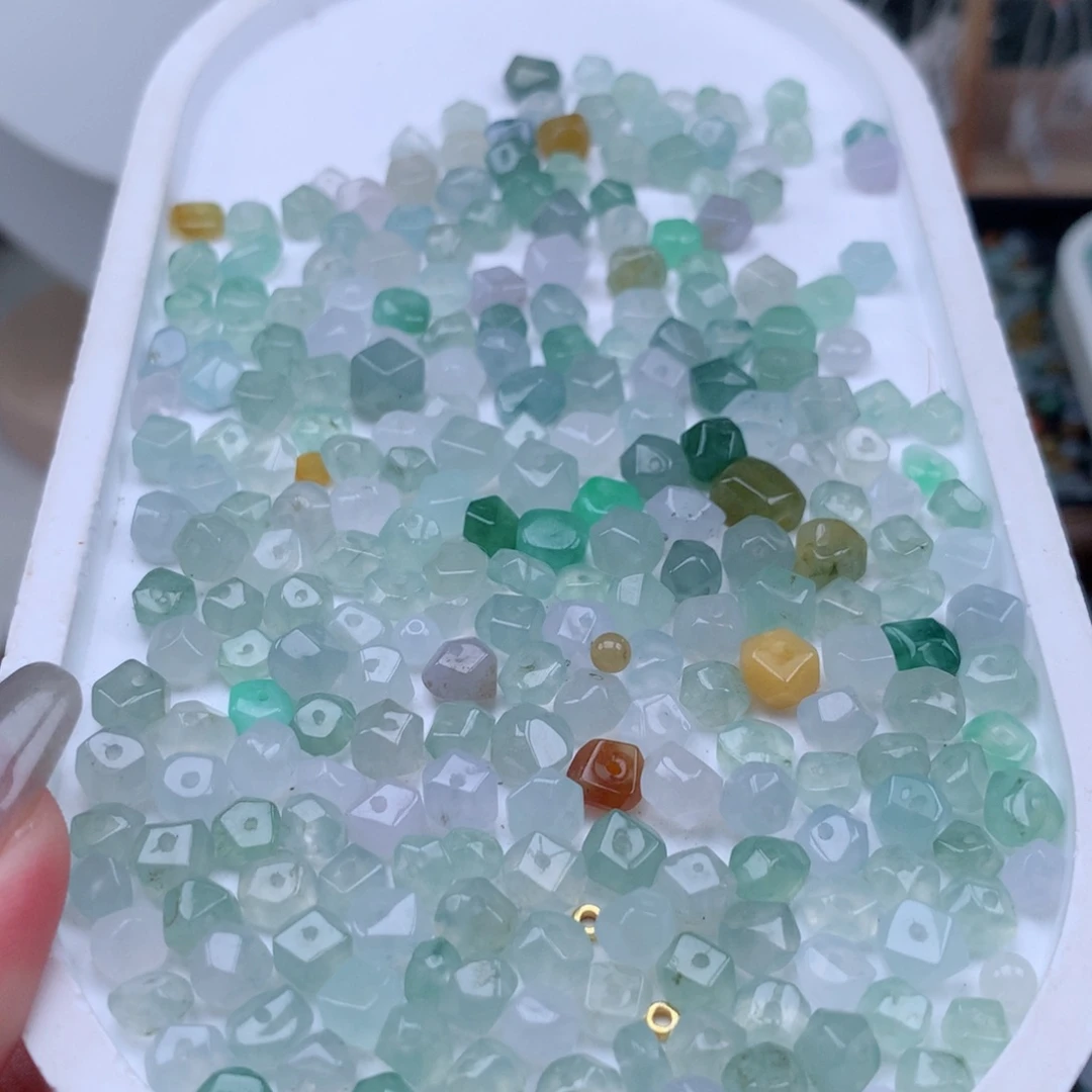 翡翠散珠随型一个