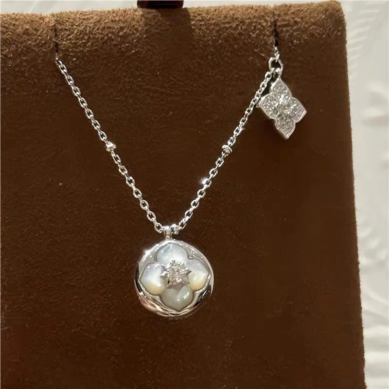 铜亚克力吊坠 满钻白母四叶花吊坠项链精致高级感时尚2124