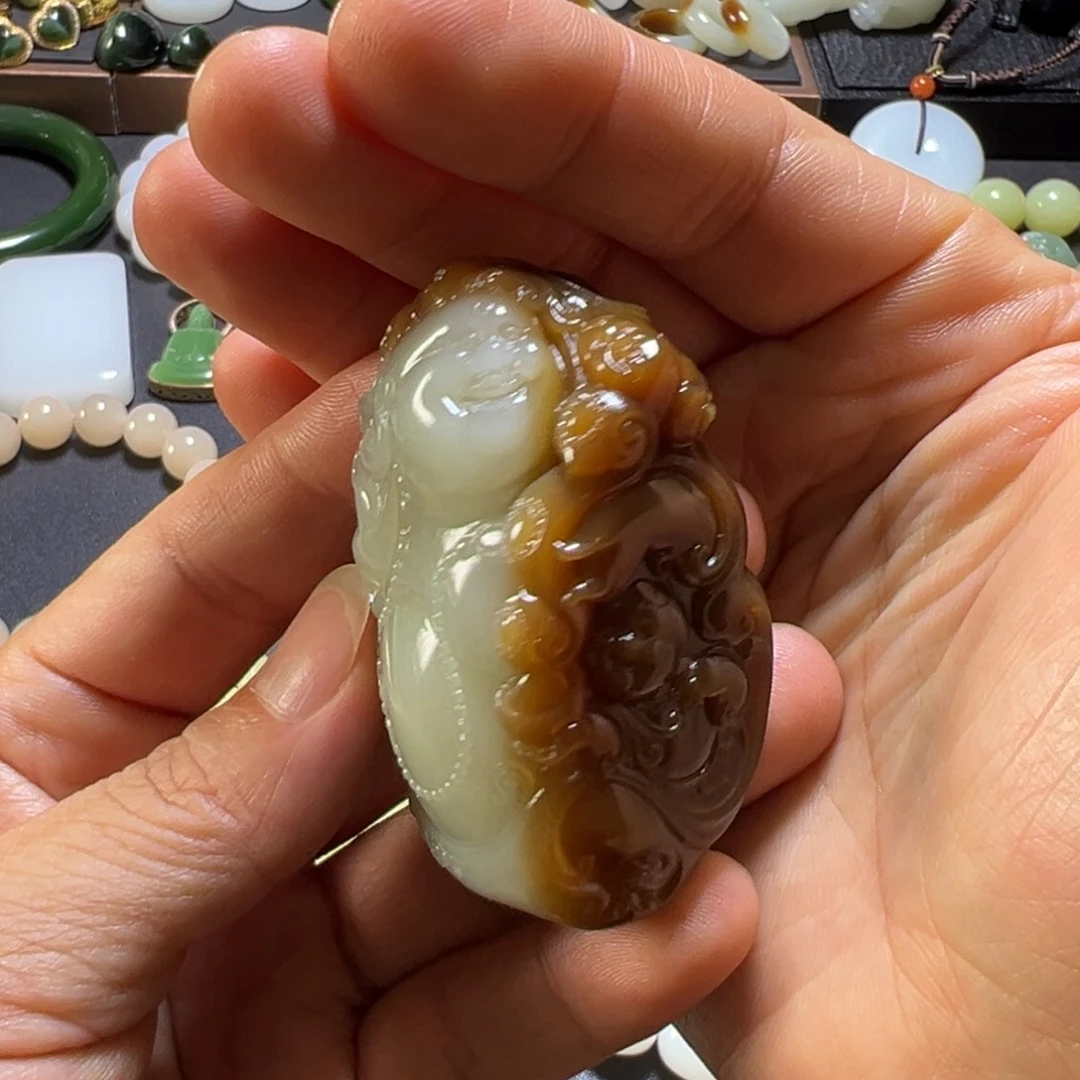 和田玉（糖玉）未镶嵌把件