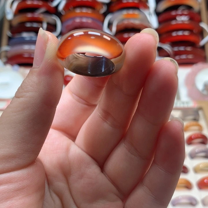 玛瑙/玉髓手镯未镶嵌倚****张