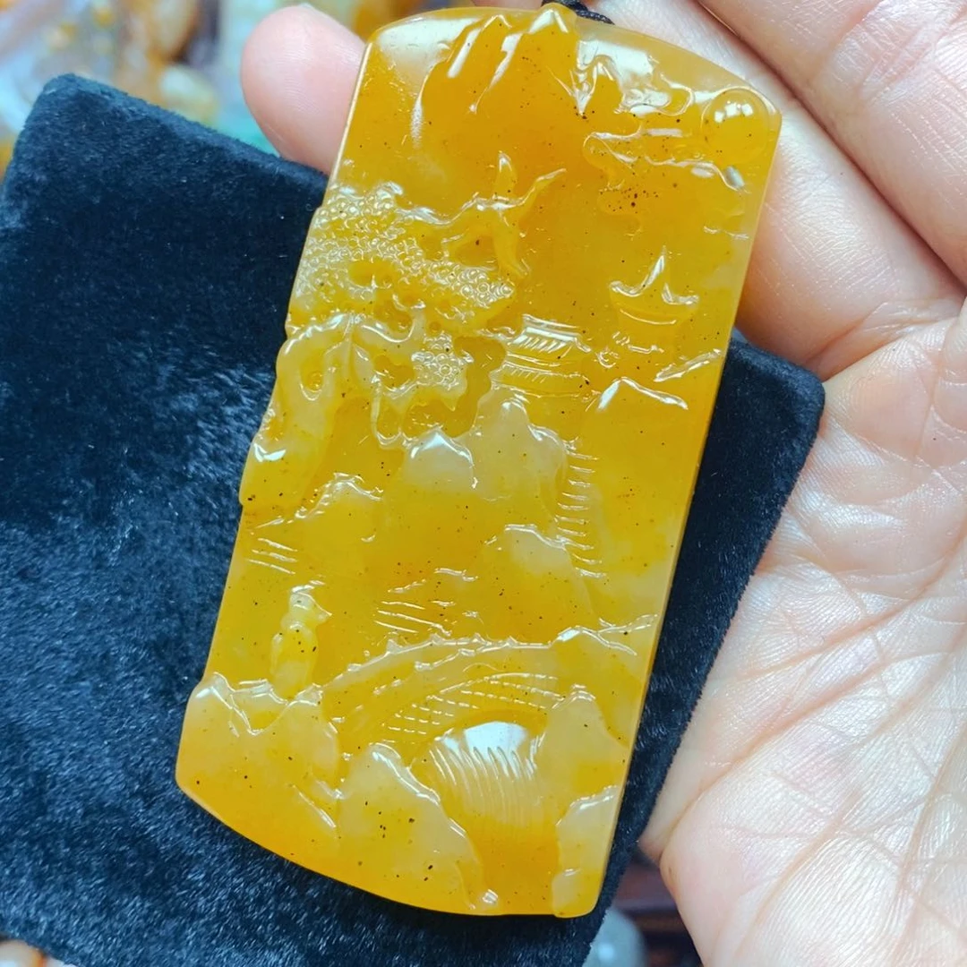 未镶嵌石英质玉（黄龙玉）颈饰