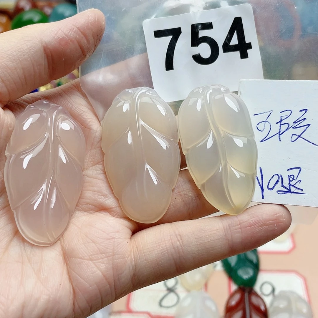 合金颈饰玛瑙/玉髓董**?