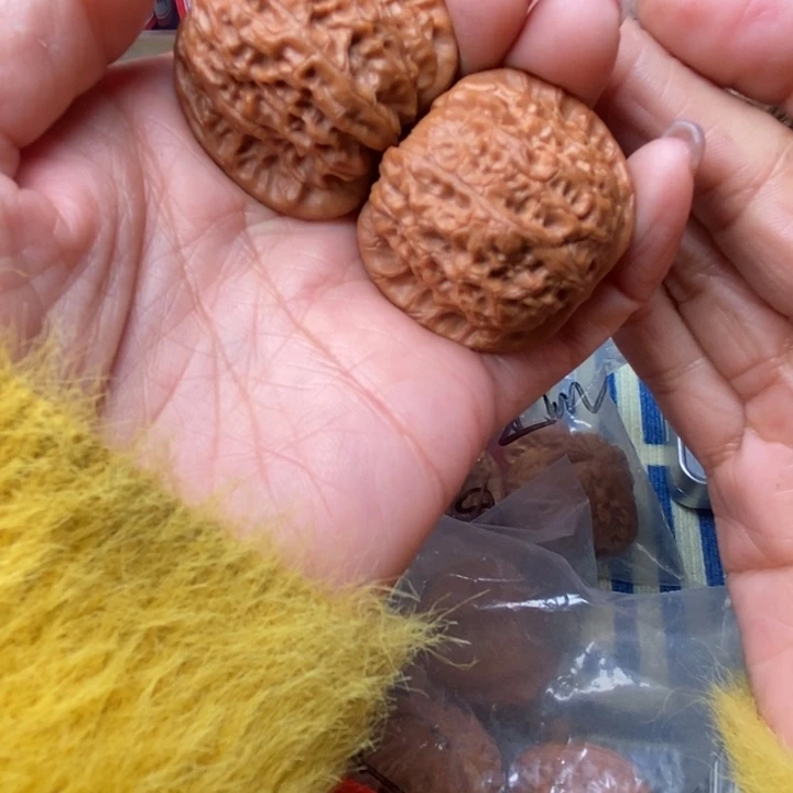 桃核吊坠血麒麟38核桃