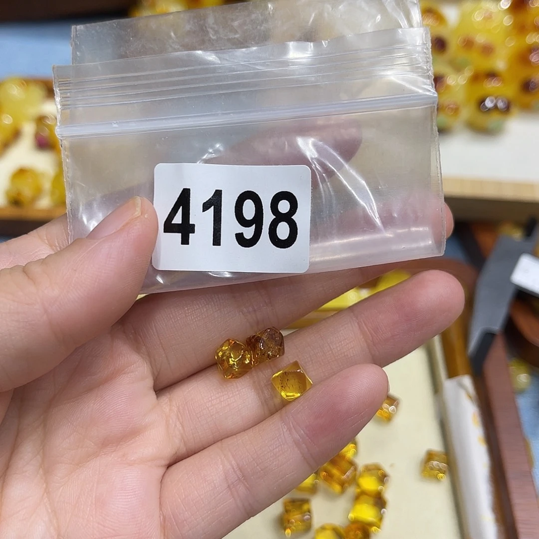 琥珀未镶嵌珠宝奇石