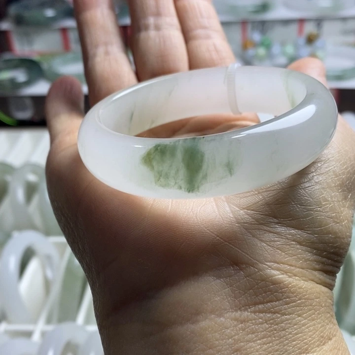 石英质玉（天山翠）未镶嵌手镯