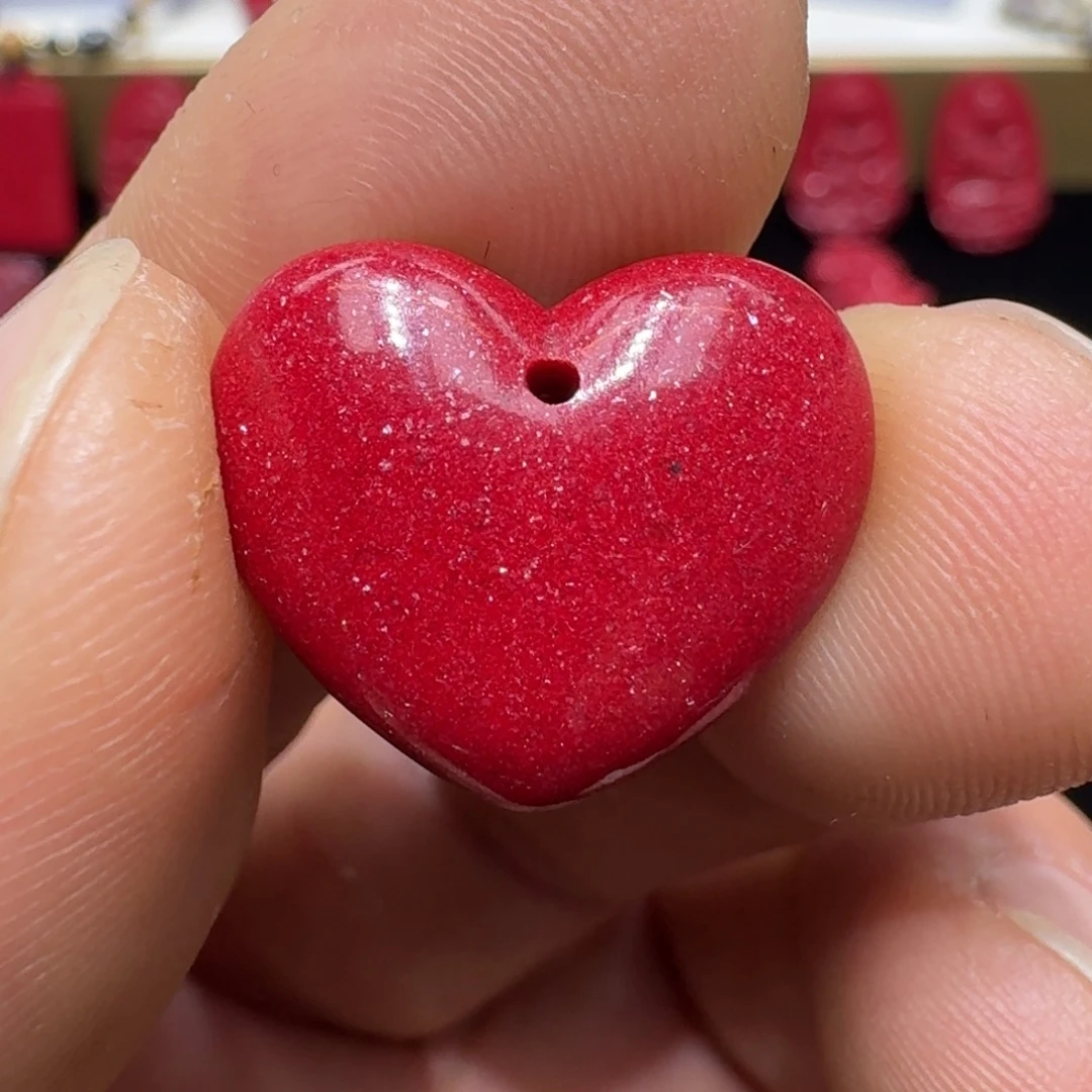 天然辰砂天然朱砂爱心小吊坠