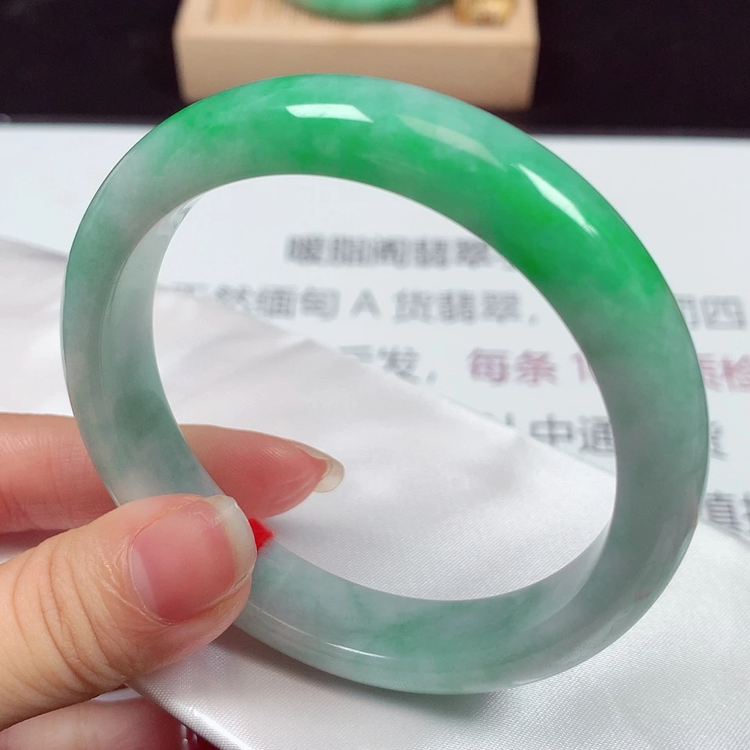 翡翠未镶嵌手镯631