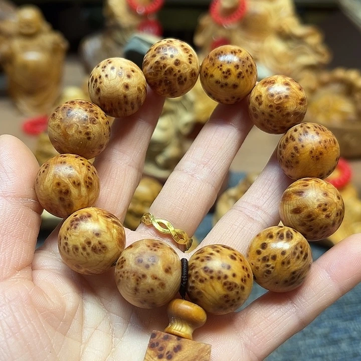 柏木我****）太行崖柏手把摆件