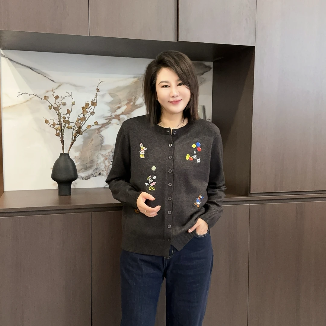 微胖女装【卡通开衫】米奇刺绣圆领毛衣开衫舒适保暖上衣721