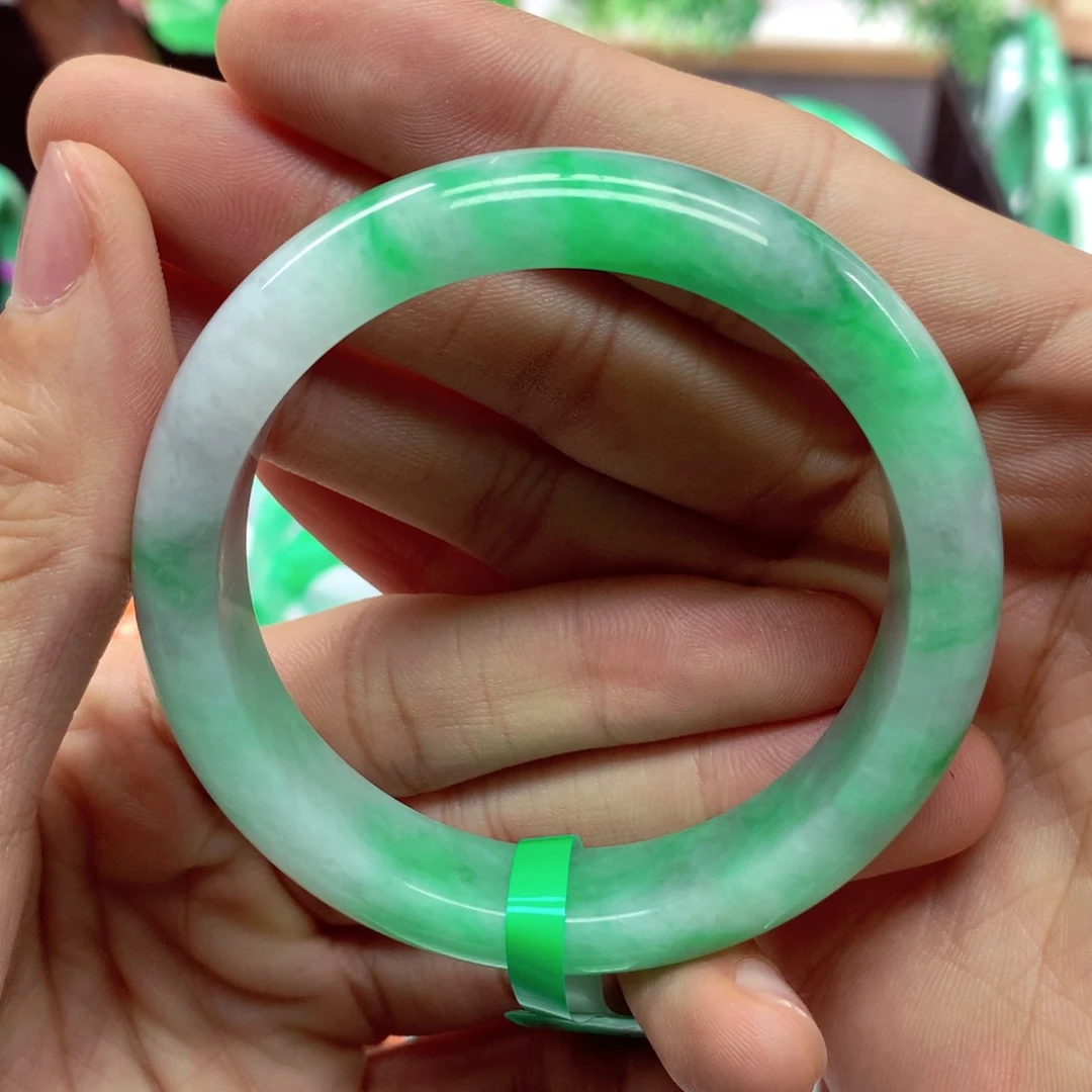 翡翠手镯未镶嵌缅甸翡翠