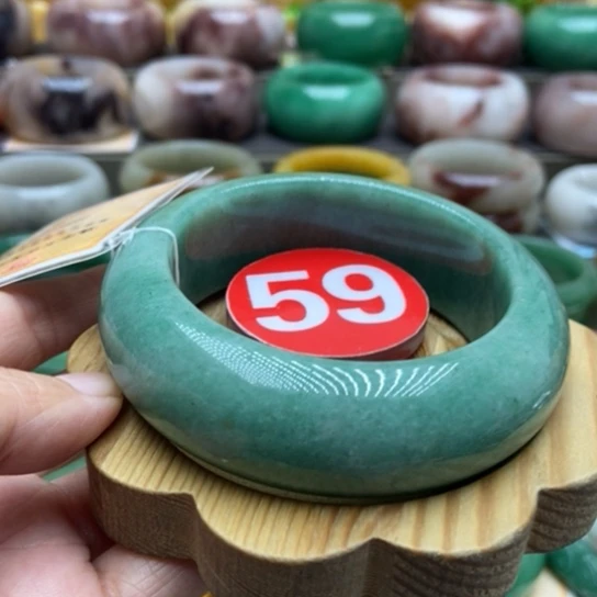 未镶嵌手镯石英质玉