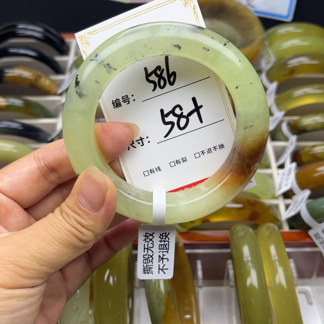 蛇纹石玉未镶嵌手镯