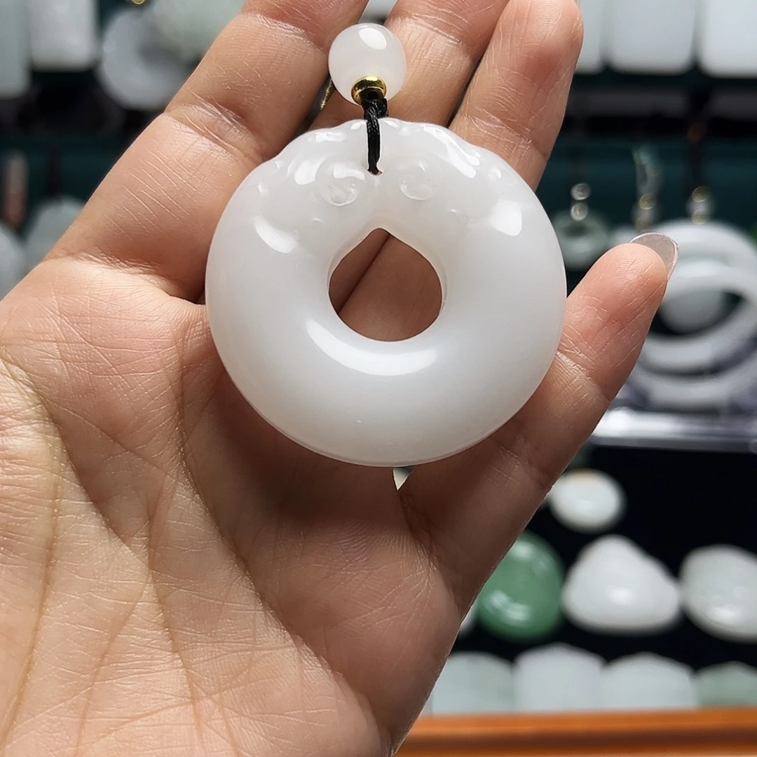 石英质玉未镶嵌颈饰