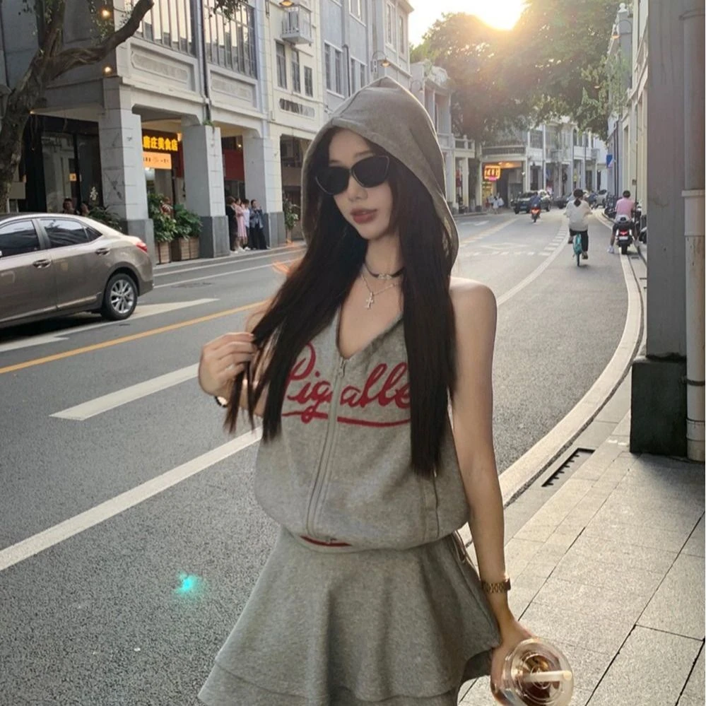 韩国东大门甜酷夏日辣妹挂脖拉链连帽无袖上衣撞色半身裙运动套装