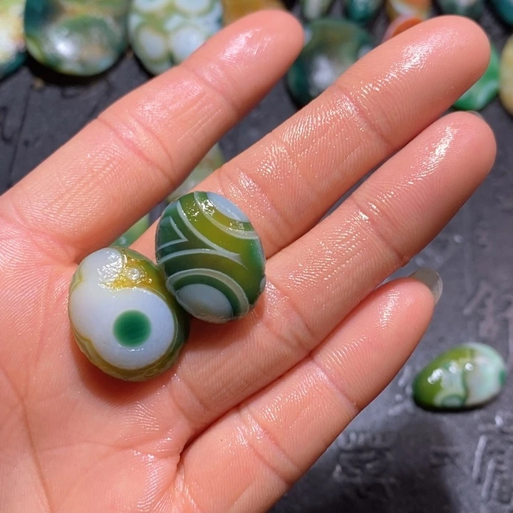 石英质玉颈饰未镶嵌永**?