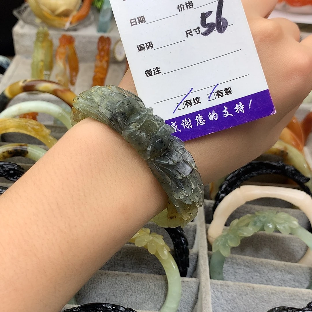 蛇纹石玉未镶嵌手镯