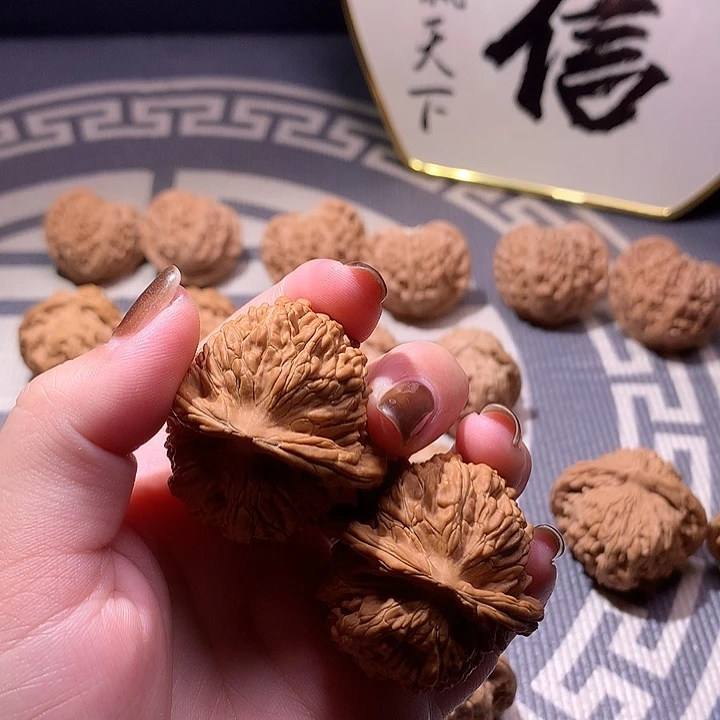 Q***.菊花底四座楼。，，，，，。。，