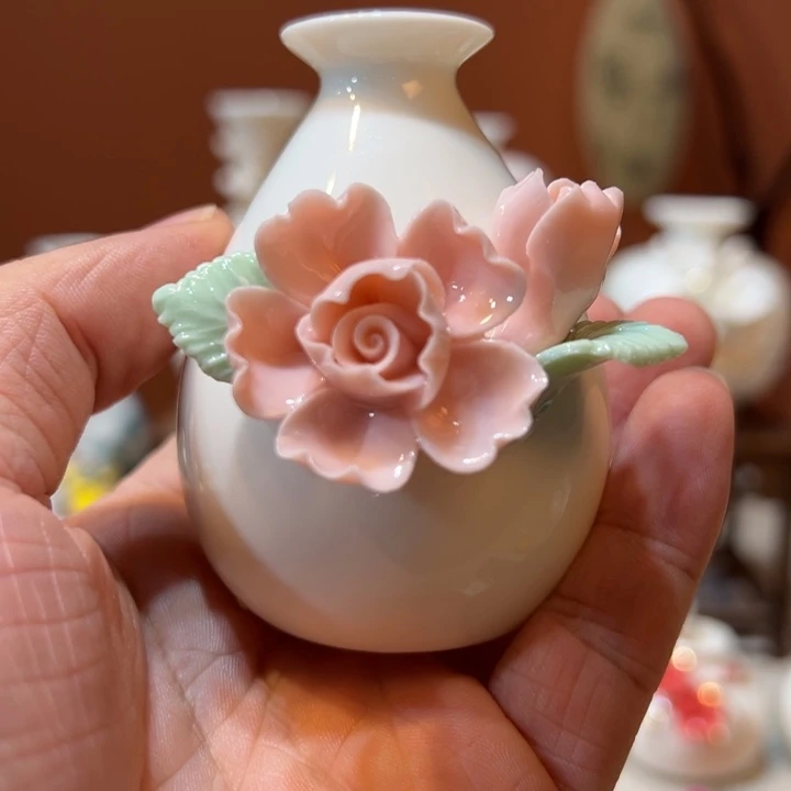手工精致陶瓷摆件