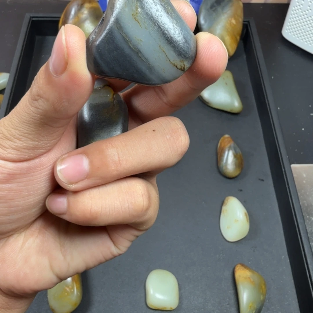 王***锤颈饰未镶嵌和田玉（糖玉）